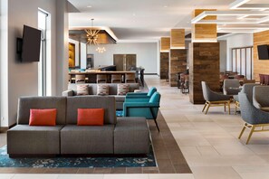Lobby - Hilton Garden Inn Milwaukee Brookfield Conference (Milwaukee)