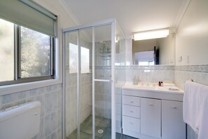 Hair dryer, towels, soap, toilet paper - Arcadia Wilderness Retreat - spa relaxation time! (Vacy)