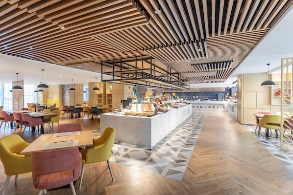 A modern interior with a central island, wooden ceiling, and a geometric patterned floor. - Holiday Inn Xian High Tech Zone (Xi'an)