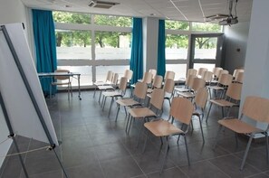 Meeting facility - Hôtel du Parc, Rte Le Rouget de Lisle (Lons-le-Saunier)