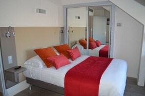 A modern hotel room with a bed, a nightstand, a mirror, and a sliding door. - Hôtel du Parc, Rte Le Rouget de Lisle (Lons-le-Saunier)