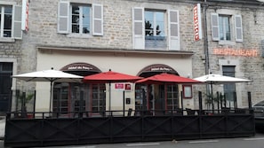 Terrace/patio - Hôtel du Parc, Rte Le Rouget de Lisle (Lons-le-Saunier)