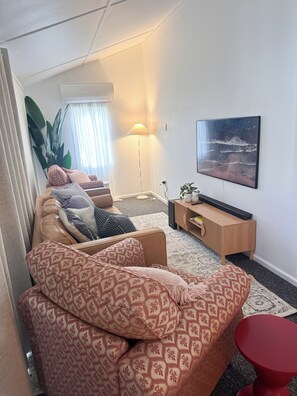 Living area - Central Cottage Home (Narrabri)