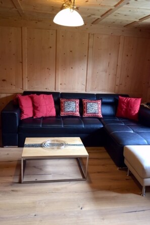 TV - Tgèsa Tgom Demont, (Sedrun), 109.01 by Interhome (Sedrun)
