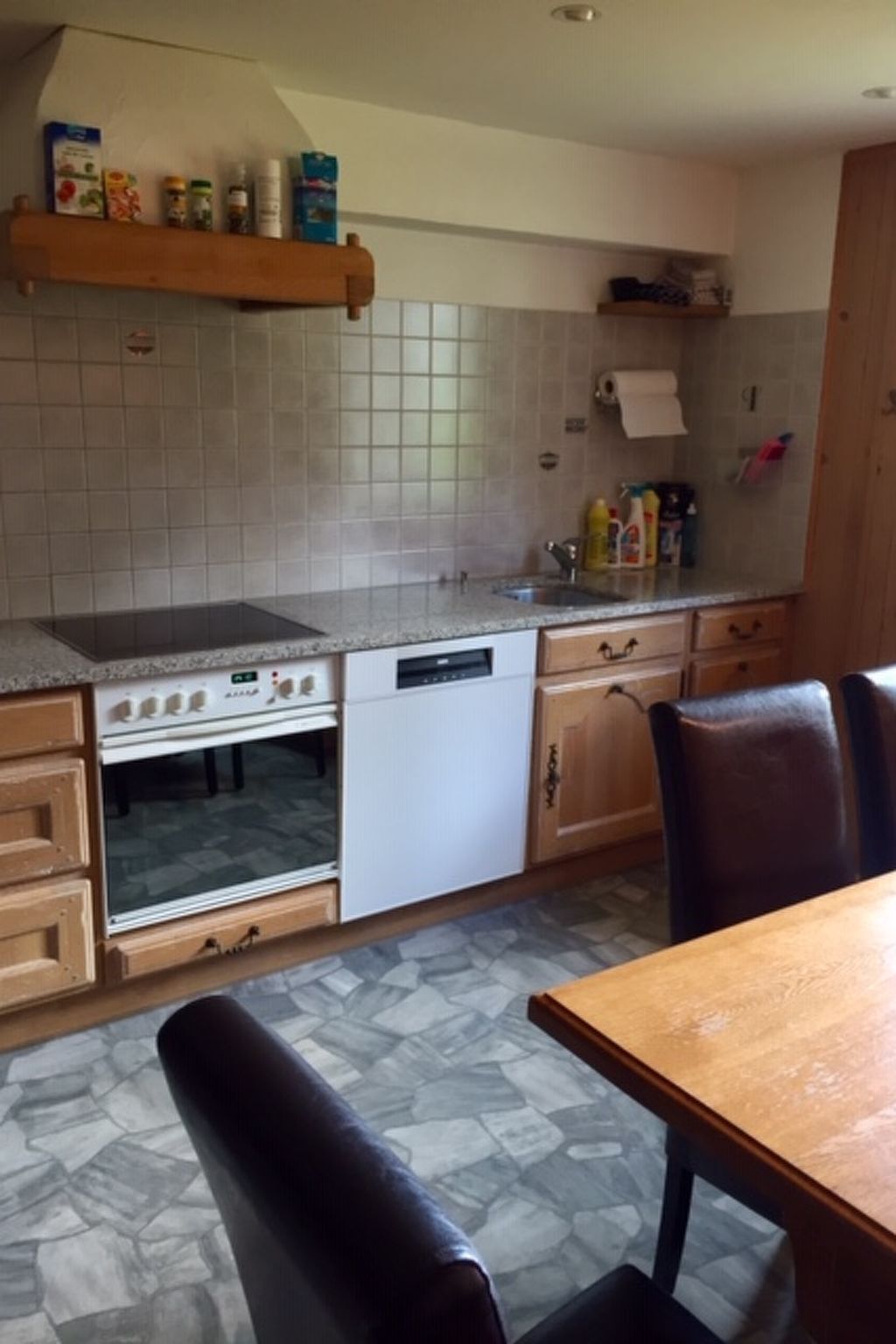Kühlschrank, Mikrowelle, Ofen, Geschirrspüler