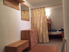 1 多间卧室、上网接入