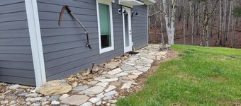 Soothing creek cabin with 1 bedroom in charming Maynardville