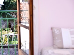 Room - Logis Hotel Le Chene Vert (Rocher)
