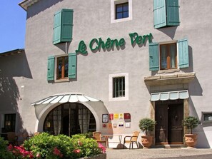 View from property - Logis Hotel Le Chene Vert (Rocher)