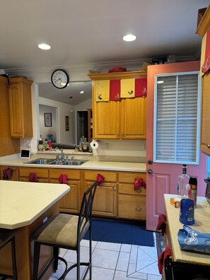 Private kitchen - Spacious 4-bedroom house in peaceful Satsuma with AC and land for RV’s etc. (Satsuma)