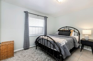 Iron/ironing board, WiFi, bed sheets - 2-Bedroom Home Away from Home in St Petersburg (St. Petersburg)