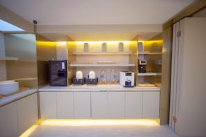 A modern kitchenette with a coffee machine, a water dispenser, and a microwave. - Ji Hotel (renmin University Of China Metro Station (Beijing)