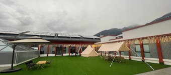 Holiday Inn Express Linzhi Airport