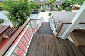 A wooden staircase leading to a residential area with a car parked outside. - Aob-oun Glamping by Zuzu (Pak Chong)