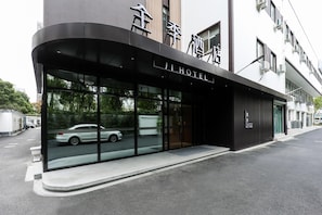 View from property - Ji Hotel Shanghai Xujiahui Caobao Road Subway Stat (Shanghai)