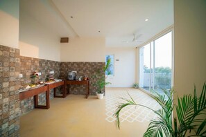 A modern kitchen with a tiled backsplash, a wooden countertop, and a potted plant. - Amritara Sadka, Amritsar Golden Temple (Amritsar)