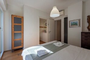 WiFi, bed sheets - The Blue Window Apartment In Bogliasco, Bogliasco, Italy (Bogliasco)