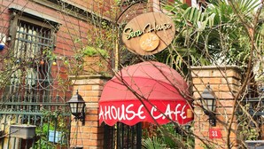 A two-story building with a sign reading 'House Cafe' and a red awning. - Ottoman Suites By Sera House (Istanbul)