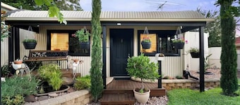Lucky 13 Retreat - Garden View and Close to CBD