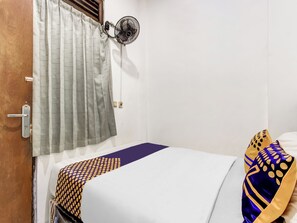 Room - Spot On 91374 Asia Stay Semarang (Semarang)