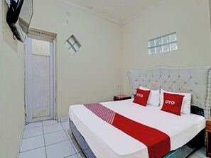 Room - Oyo 91480 Putridapisa Syariah (Bangil)