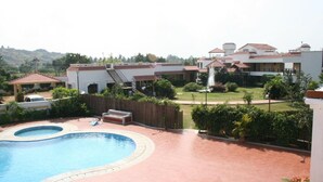 Hồ bơi