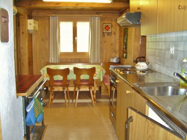 Fridge, oven, cookware/dishes/utensils
