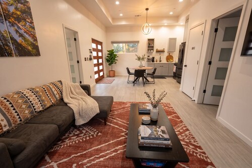 Sequoia Park: Cozy House w/ private hot tub