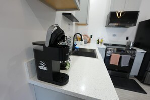 Kühlschrank, Mikrowelle, Ofen, Herdplatte