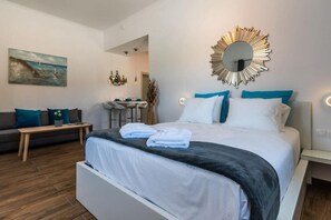 Room - Island Dreams (Milos)