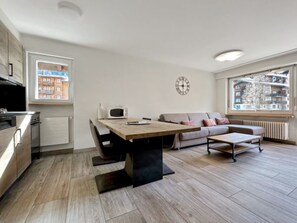 TV - Eagle Apartement - Zermatt by Interhome (Zermatt)