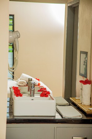 A bathroom with a sink, a hairdryer, and towels. - Seatiki Fiji (Sigatoka)