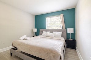 2 bedrooms, desk, iron/ironing board, WiFi