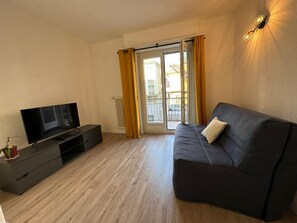 Living area - Apartment  by Interhome (Sion)