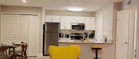 Coffee/tea maker, fridge, microwave, stovetop