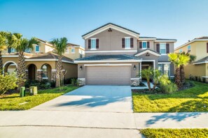 Room - Solterra Resort Homes (Davenport)