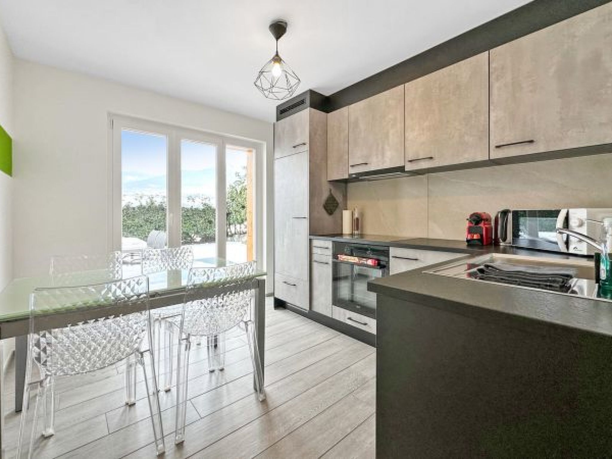 Fridge, oven, dishwasher, cookware/dishes/utensils