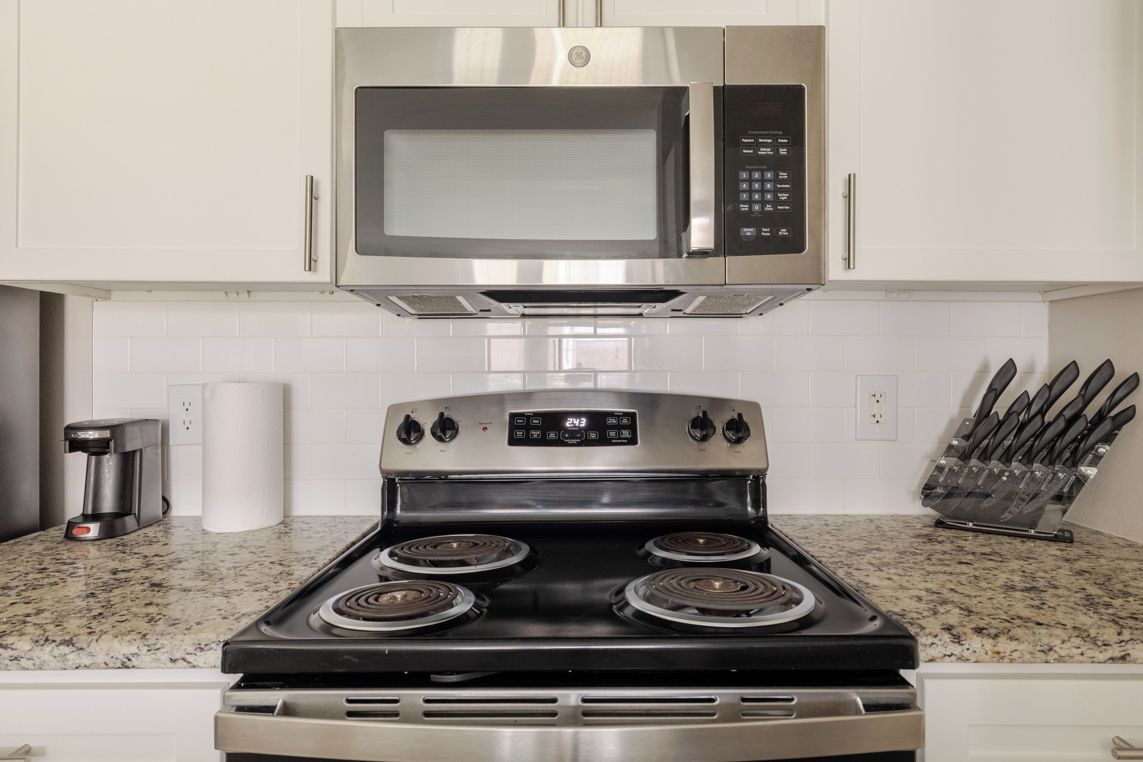 Coffee/tea maker, fridge, microwave, stovetop