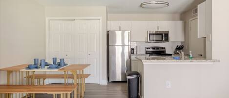 Coffee/tea maker, fridge, microwave, stovetop
