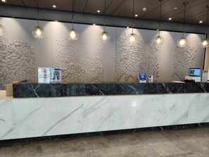 Ảnh chưa phân loại, 2 trong số 27 ảnh, nút