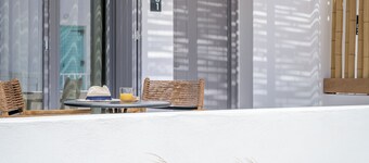 Nove Milos Luxury