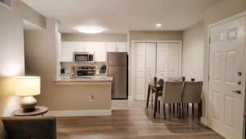 Fridge, microwave, stovetop, dishwasher