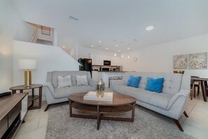 Room - Solterra Resort Townhomes (Davenport)
