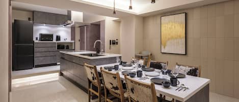 Premium Apartment, 2 Bedrooms, River View | In-room dining