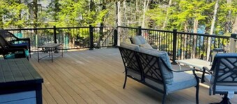 Private beach and dock: Beautiful views, dog friendly, large deck, mooring & AC