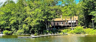 Private beach and dock: Beautiful views, dog friendly, large deck, mooring & AC
