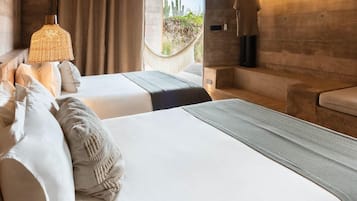 Quarto moderno com uma cama grande, luminária pendente e vista para o exterior.