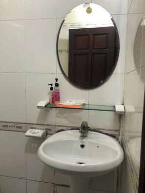 Room - Hoa Dan by Zuzu (Ho Chi Minh City)
