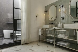 Room - Lotel at Doce18 Concept House (San Miguel de Allende)