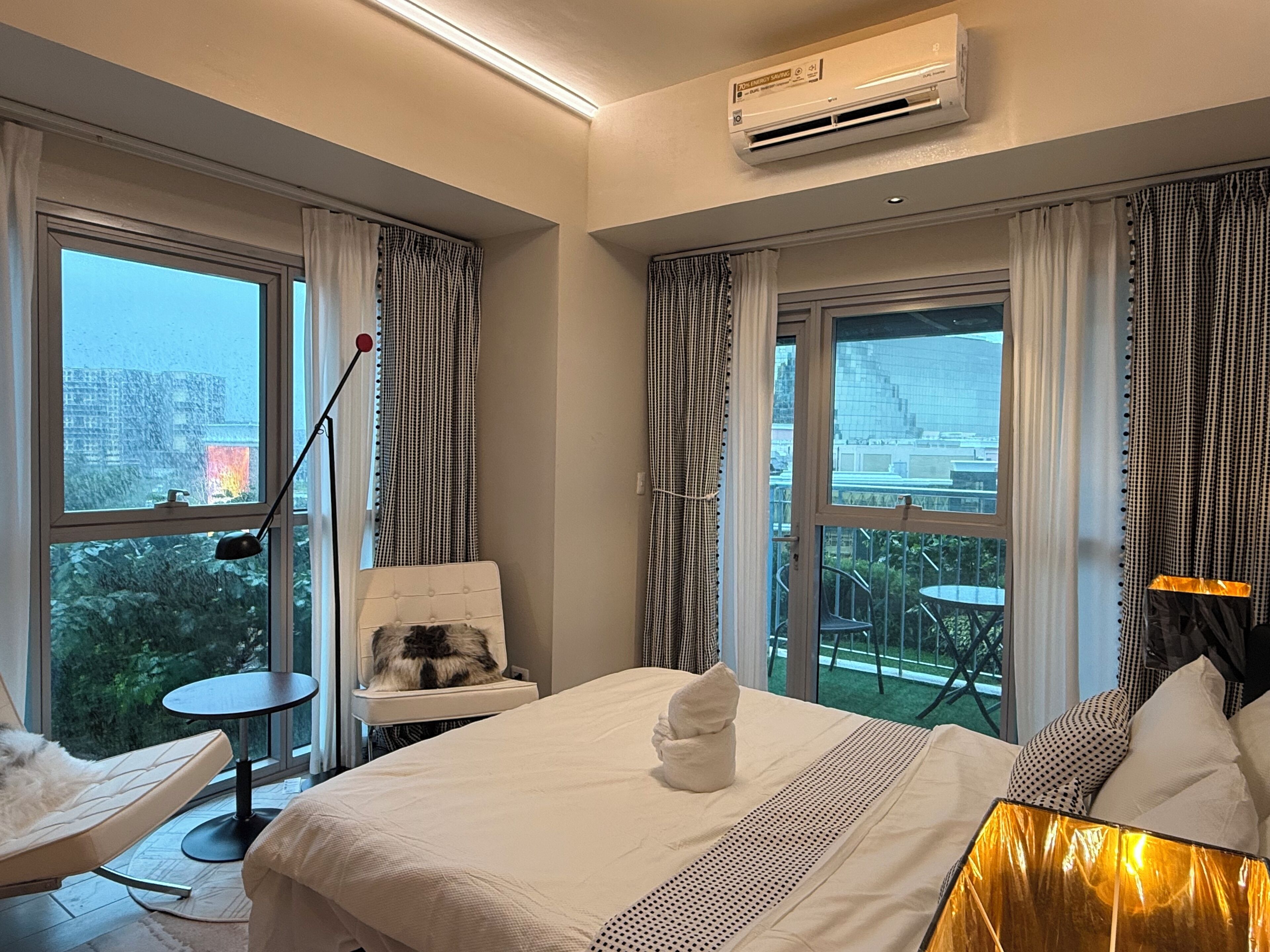 Luxury Apartment, 2 Bedrooms, Balcony, City View | Laptop workspace, blackout drapes, free WiFi, wheelchair access